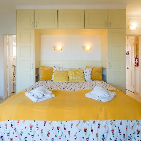 Apartment Seaside Retreat *